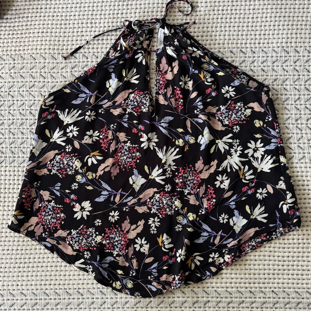 Lush Keyhole Tie-Neck Sleeveless Blouse Size Small